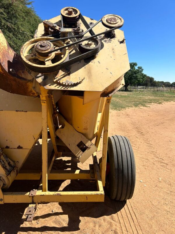 Futura Single Row Maize Harvester - Image 6