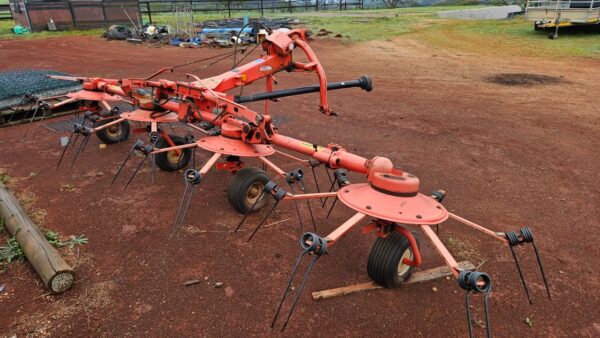 Kuhn 502, 4 Wheel Hay Tedder
