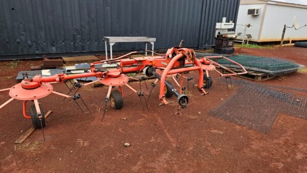 Kuhn 502, 4 Wheel Hay Tedder - Image 3
