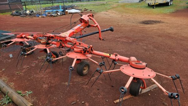 Kuhn 502, 4 Wheel Hay Tedder - Image 4