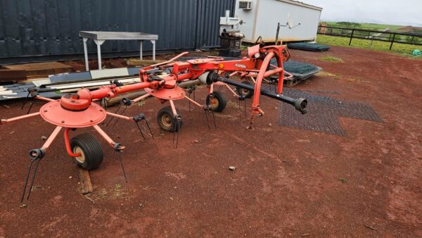Kuhn 502, 4 Wheel Hay Tedder - Image 2