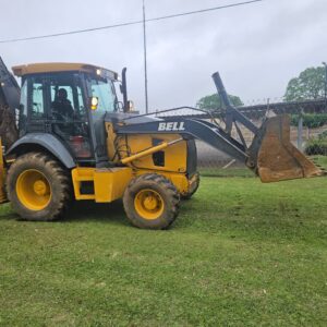 Bell TLB 315Sl with Bucket up.