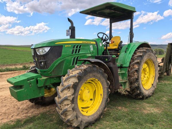 John Deere 6110M 2023