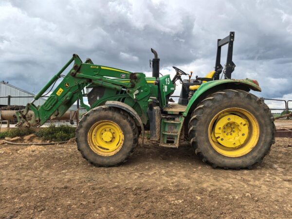 John Deere 6110M 2022 with Loader