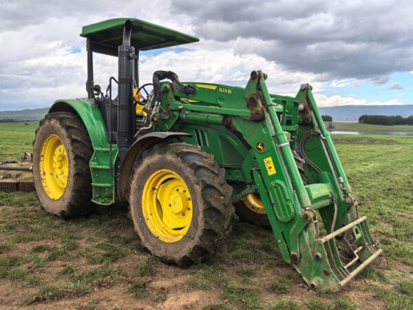 John Deere 6110M 2023 with Loader