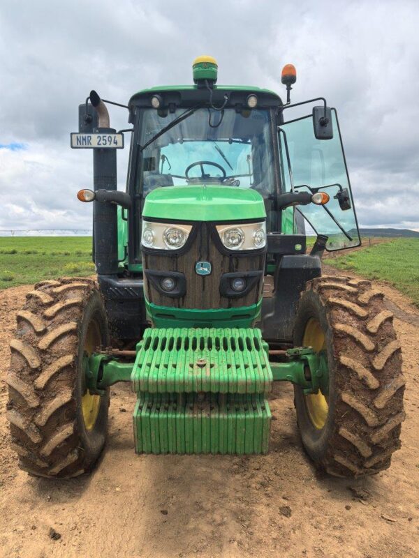 2017 John Deere 6110M - Image 3