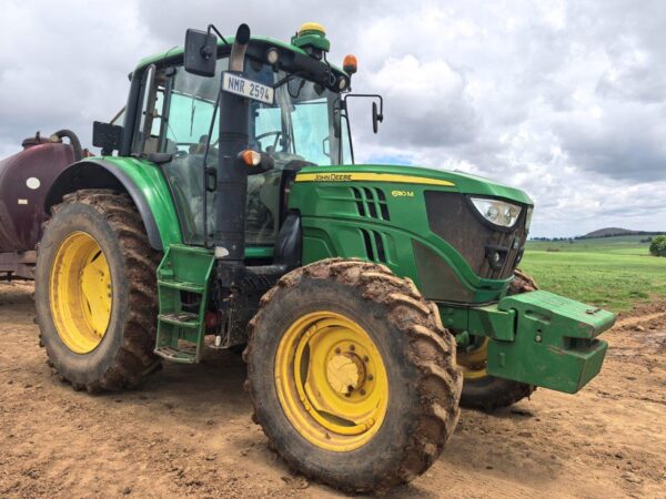 2017 John Deere 6110M - Image 4