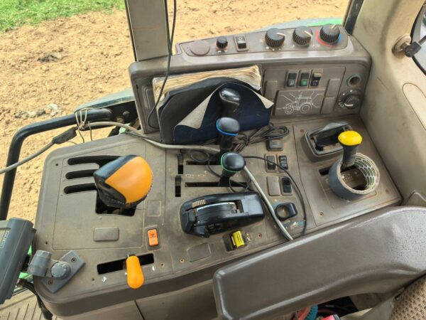 2017 John Deere 6110M - Image 12