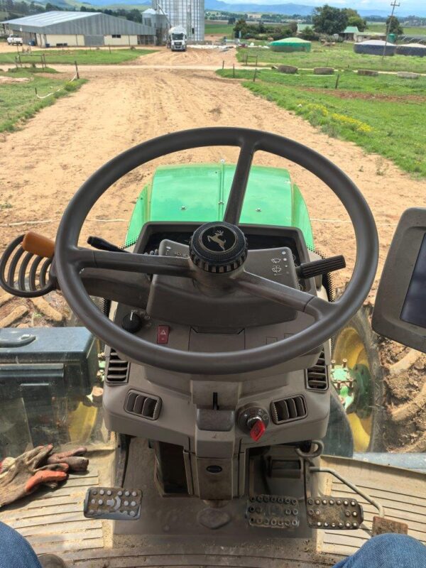 2017 John Deere 6110M - Image 14