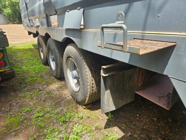 Tri-Axle Maize Trailer - Image 2