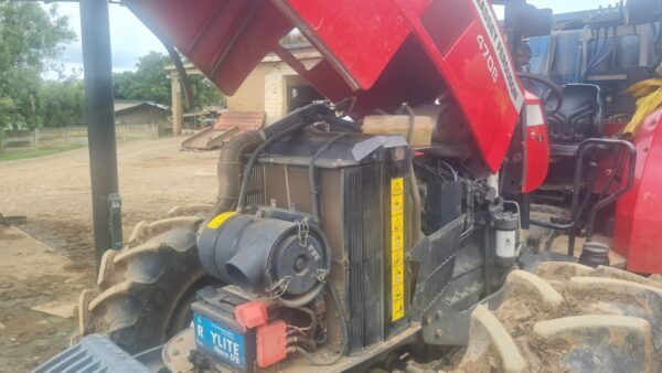 Massey Ferguson 4708 Tractor – 2019 Model with 7,000 Hours - Image 4