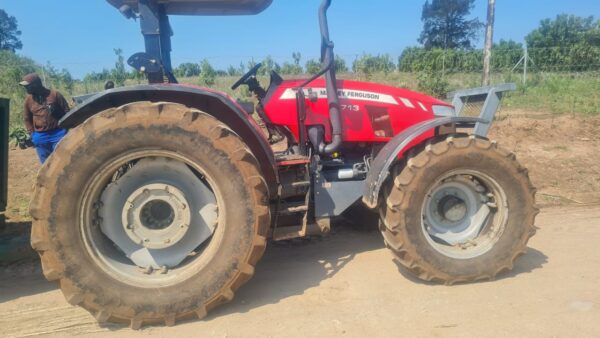 Massey Ferguson 6713 Tractor - Image 3
