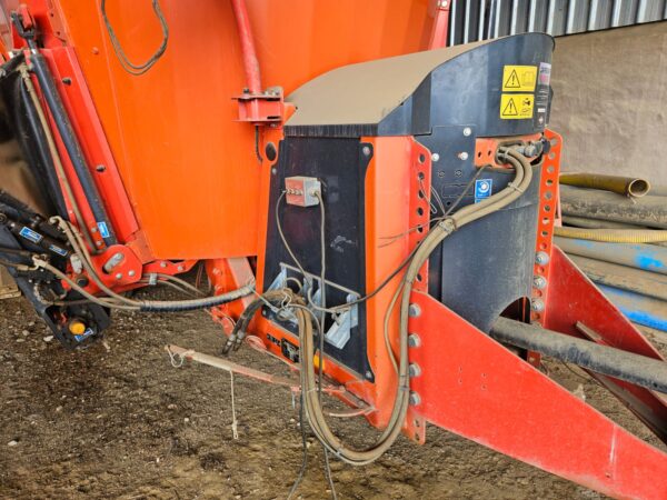 Kuhn 2070 Feed Mixer - Image 10
