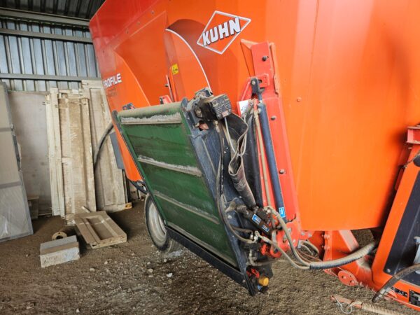 Kuhn 2070 Feed Mixer