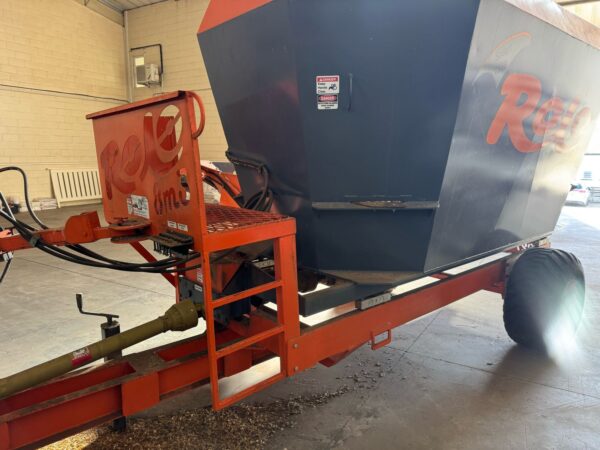 8 Cube 2 ton Rolo Voermengers Feed Mixer Used