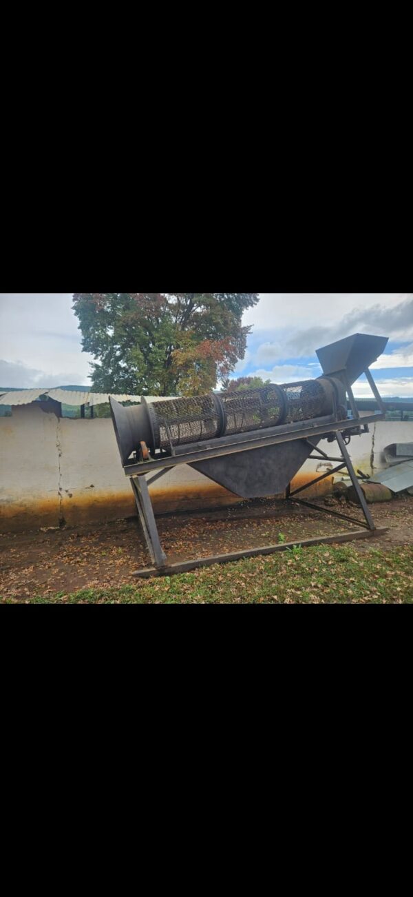 Used roll sieve with electric motor for agricultural screening in South Africa