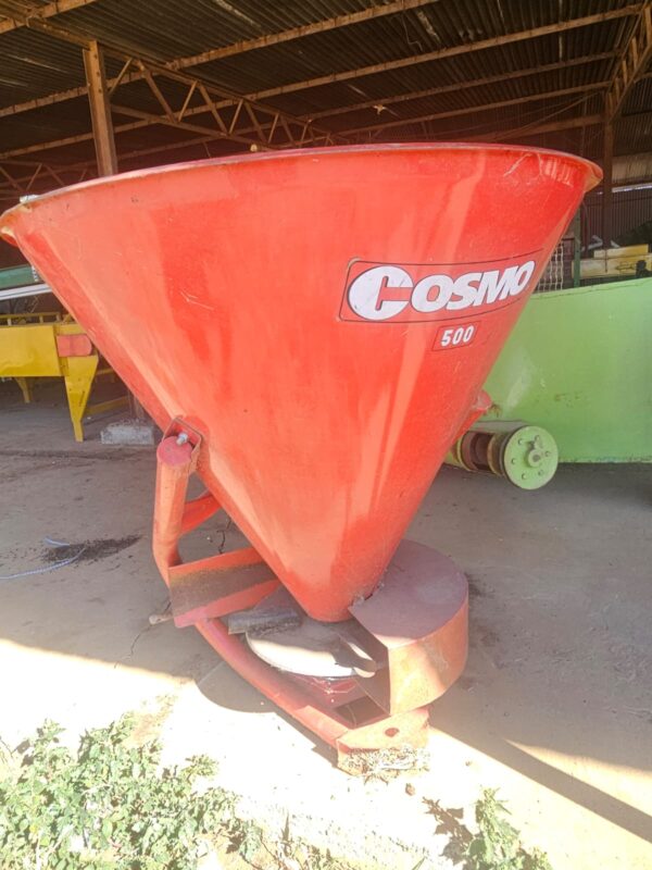 Used Cosmo 500 fertiliser spreader in excellent condition, 500L capacity, PTO-driven, available in South Africa for R9,000 + VAT