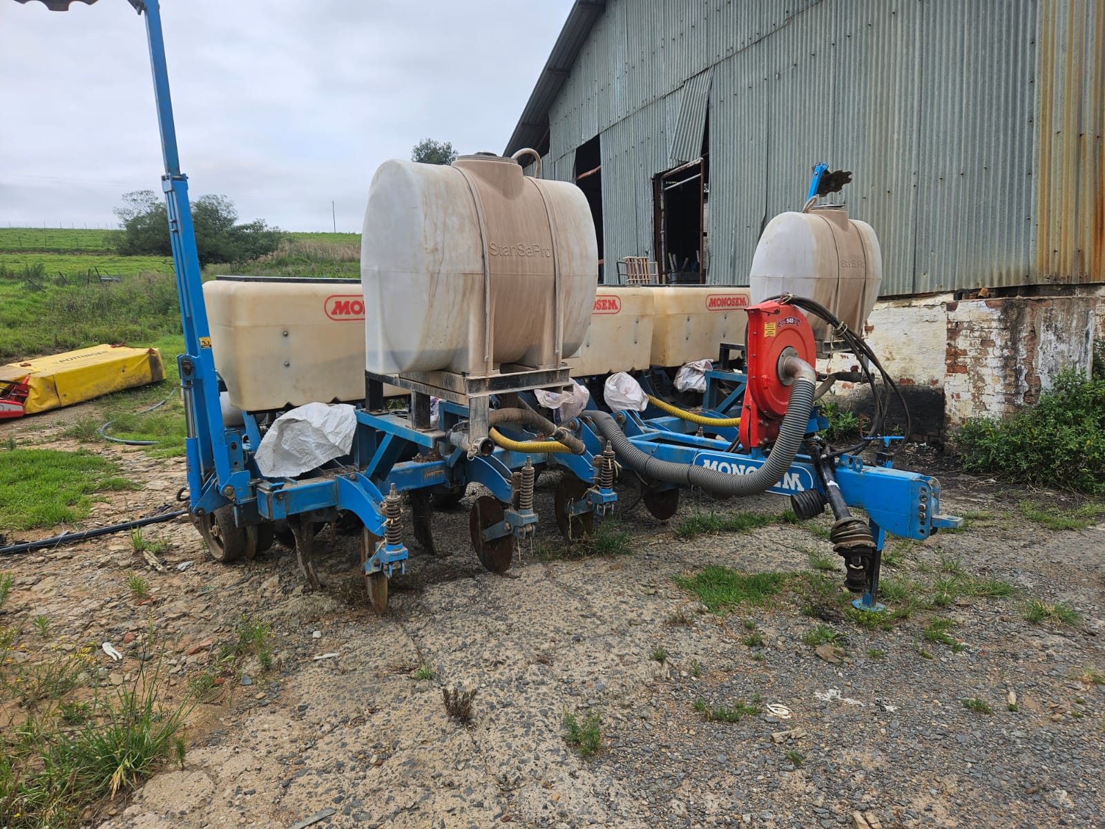 6 row monosem no till with liquid fert