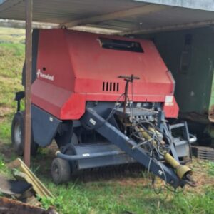 Reliable Kverneland Vicon 1.2 baler for efficient and consistent baling. Fully vetted and in excellent second-hand condition