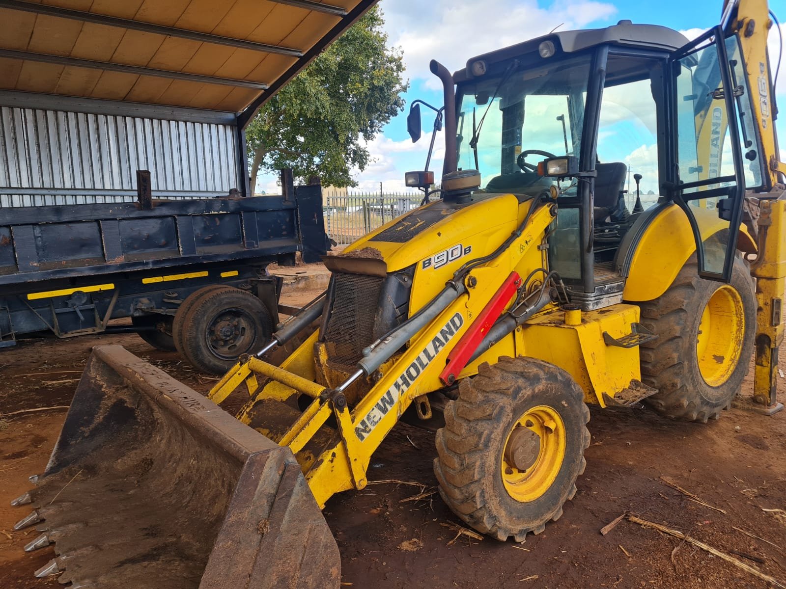 2010 New Holland B90B TLB R430,000.00 + VAT