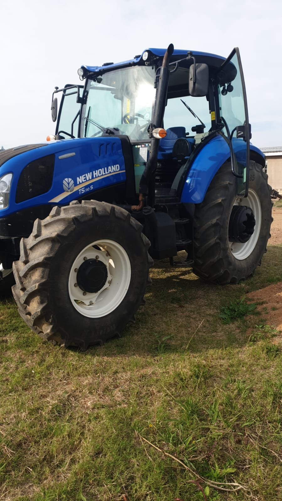 2022 New Holland TS110 5 R660,000.00 + VAT KZN - Image 3