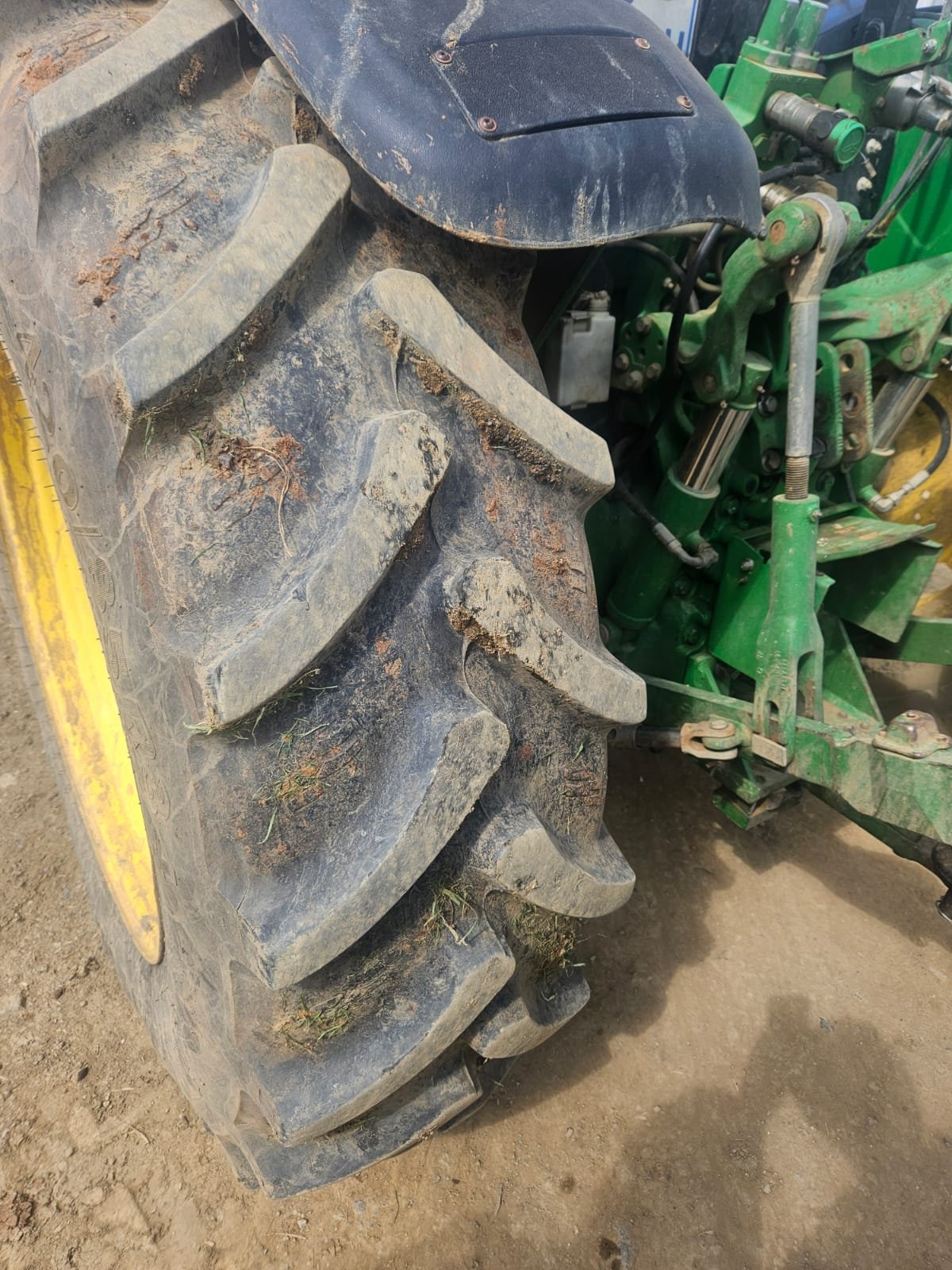 Second Hand John Deere 5105M 11,975 Hours R275,000.00 + VAT KZN - Image 2