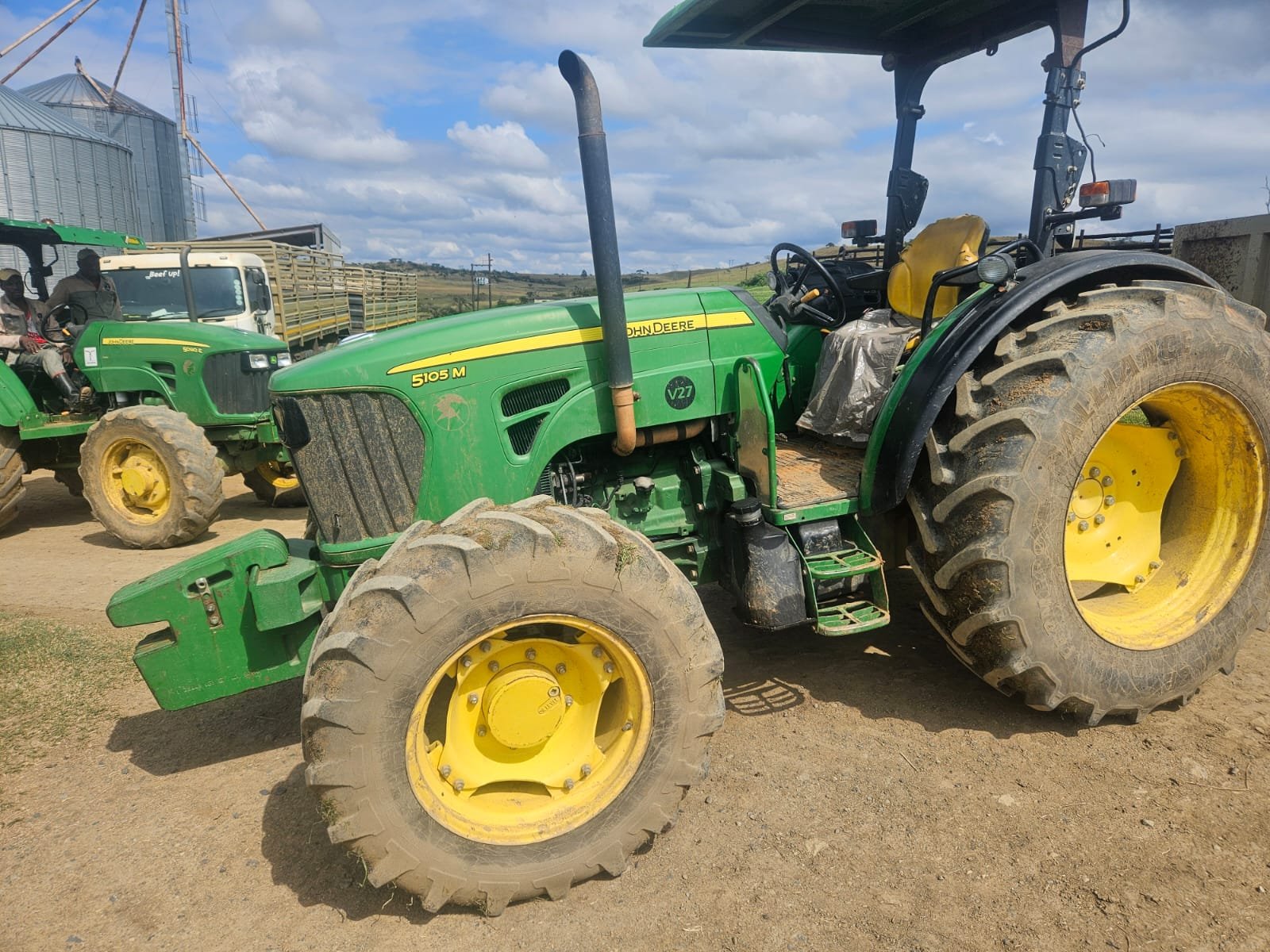Second Hand John Deere 5105M 11,975 Hours R275,000.00 + VAT KZN - Image 5